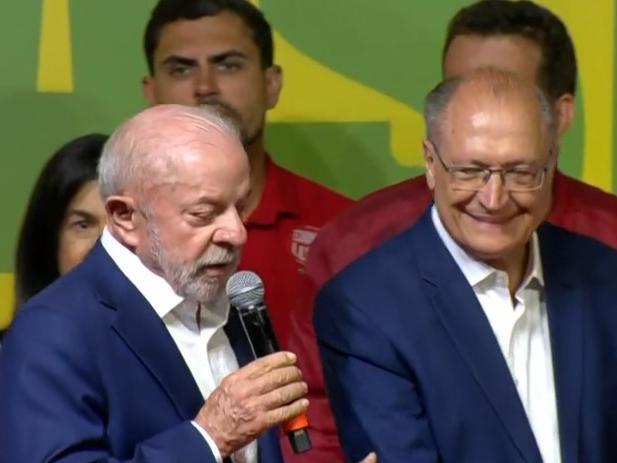 Lula fala após confirmado segundo turno entre ele e Flávio Bolsonaro